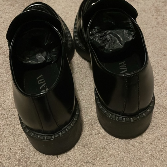 EXCELLENT condition Prada loafer in black. Hardly worn. - Picture 4 of 7